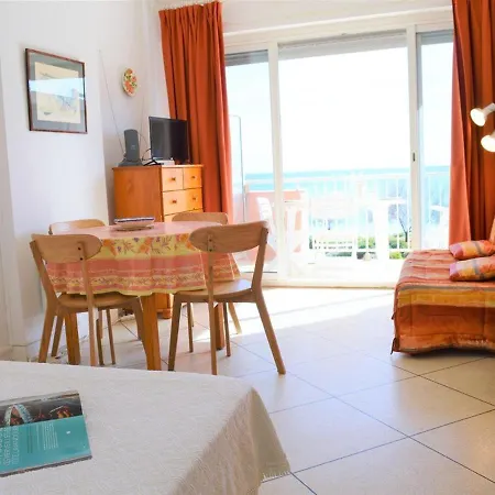 Au Bord De L'eau Avec Terrasse Et Menage Inclus - Fr-1-251-307 *