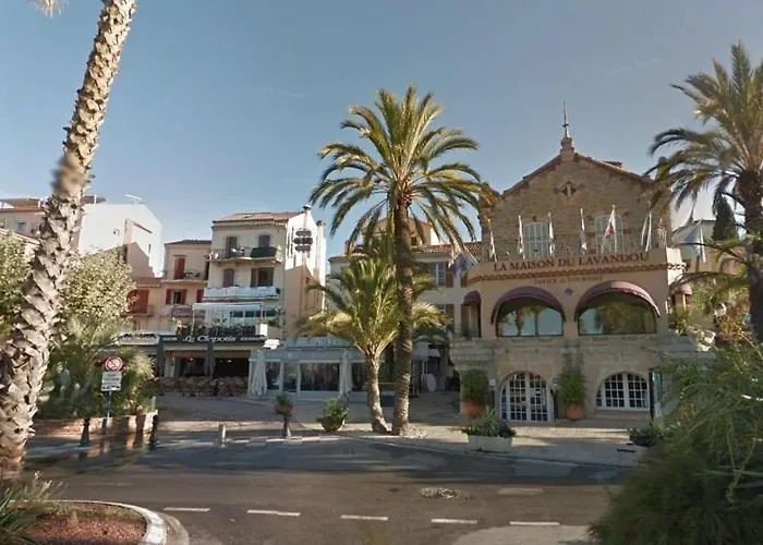 Au Bord De L'eau Avec Terrasse Et Menage Inclus - Fr-1-251-307 *