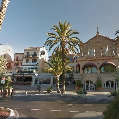 Au Bord De L'eau Avec Terrasse Et Menage Inclus - Fr-1-251-307 *