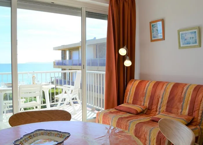 Au Bord De L'eau Avec Terrasse Et Menage Inclus - Fr-1-251-307 *