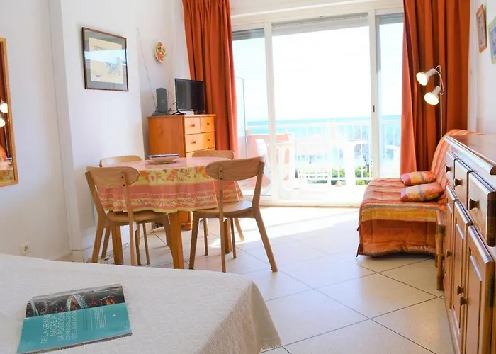 Au Bord De L'eau Avec Terrasse Et Menage Inclus - Fr-1-251-307 *