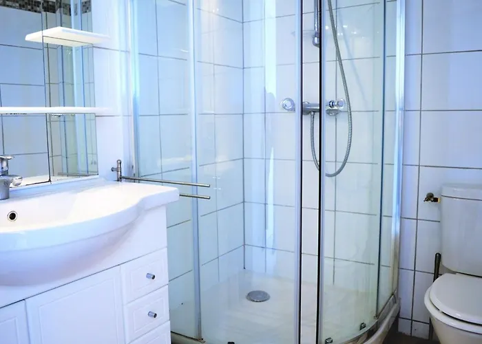 Apartment Au Bord De L'eau Avec Terrasse Et Menage Inclus - Fr-1-251-307 Le Lavandou