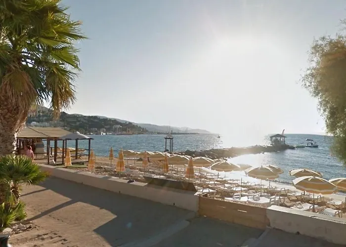 Au Bord De L'eau Avec Terrasse Et Menage Inclus - Fr-1-251-307 *